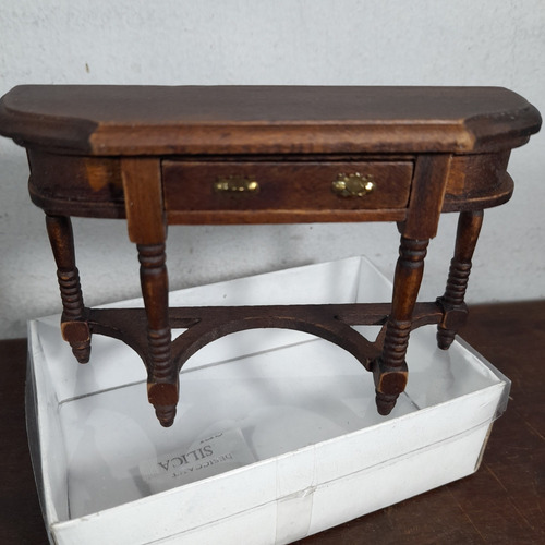 Imagem 1 de 6 de Deagostini Casa Vitoriana Console Em Madeira Com Caixa