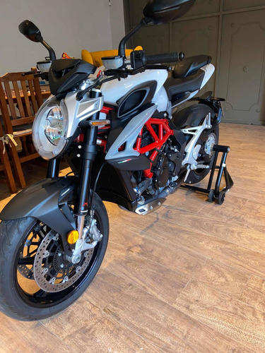 Imagen 11 de 17 de Mv Agusta Brutale 800