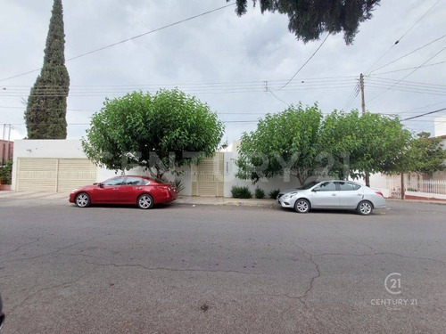 Casa En Venta En Col. Cuahutemoc, Chihuahua, Chih.