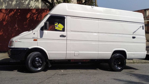 Imagem 3 de 11 de Iveco 35-10