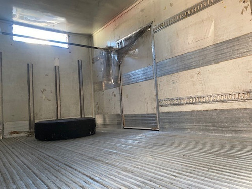 Imagem 5 de 9 de Baú 8,80m Para Caminhao Trucado Frigorifico Câmara Fria
