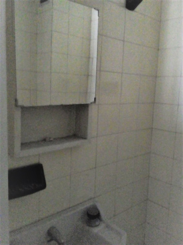 Imagen 26 de 30 de Amplio Departamento De 6 Ambientes Con Dependencia Al Frente Con Balcón