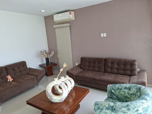 Casa En Venta En El Fracc Lomas De La Rioja