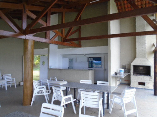Imagem 12 de 15 de Terreno Pé Na Água 2.300 M² / Cond. Fechado Tr-172