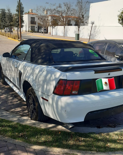 Ford Mustang 2000 Tipo Versión Cobra Color Blanco Y Negro