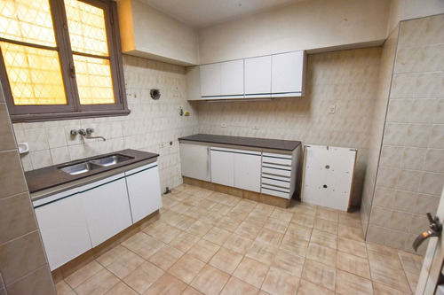Venta - Casa De Estilo Ideal Instituciones. 400 M2