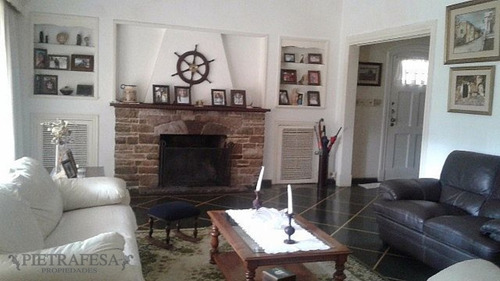 Casa En Venta 4 Dormitorios 2 Baños Garaje Av Rivera Carrasco- Ref: 153