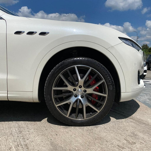 Imagen 20 de 24 de Maserati Levante 3.0 Biturbo Sq4 430cv