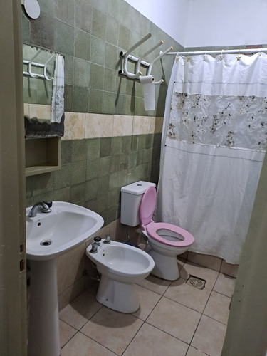 Alquiler De Habitación En Casa De Familia Simples Y Dobles.