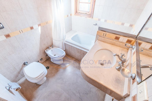 Imagen 16 de 30 de Impecable Casa En Venta En Campos De Álvarez Country Club - Moreno -