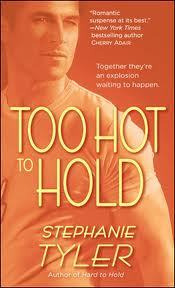 Livro Too Hot To Hold - Stephanie Tyler [2009]