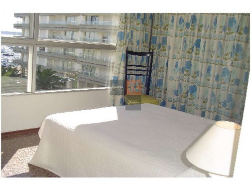 Precioso Apartamento Con Vista Al Puerto De Punta Del Este, Ubicado En La Peninsula.- Ref: 1386