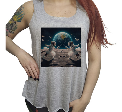 Musculosa Dama Gatos Haciendo Esgrima En La Luna