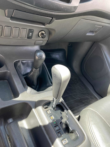 Imagen 12 de 14 de Toyota Hilux 2013 3.0 Cd Srv Cuero I 171cv 4x4 4at