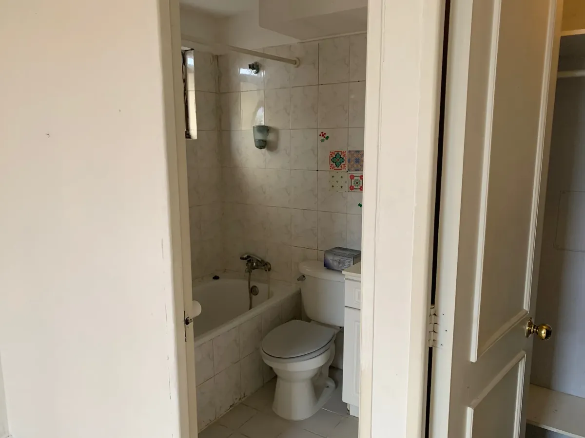 Imagen 5 de 18 de Amplio Departamento 1 Dormitorio En Suite, Logia, Terraza