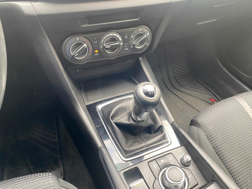 Mazda NEW 3 V
