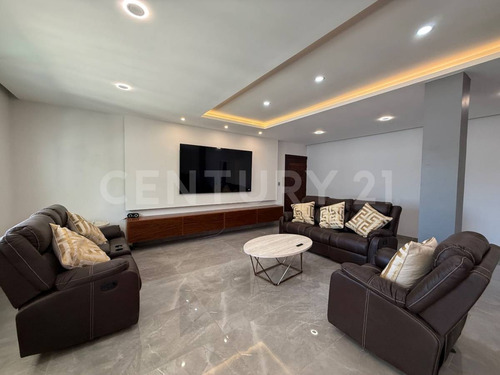 Casa En Venta Recien Remodelada En Ejido Sur Con 950m2 De Terreno
