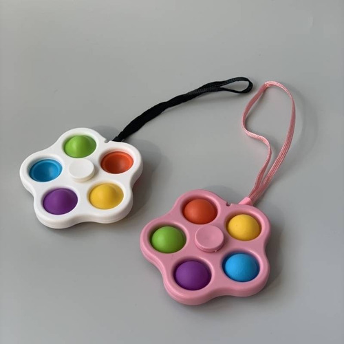 Imagen 4 de 4 de Pop It Llavero Spinner Con 5 Burbujas 2 En 1 Anti Estres