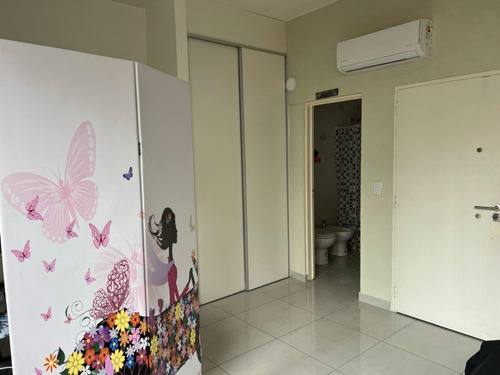 Mono Ambiente Al Fte Sin Muebles En Peron Y Uruguay