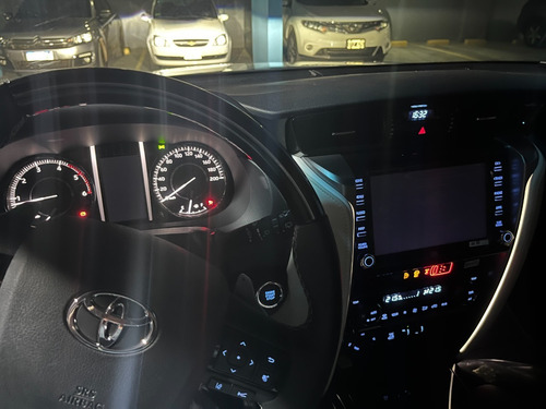 Imagen 3 de 15 de Toyota Sw4 Diamond Ii 2.8 Tdi 6 At 7a 2022