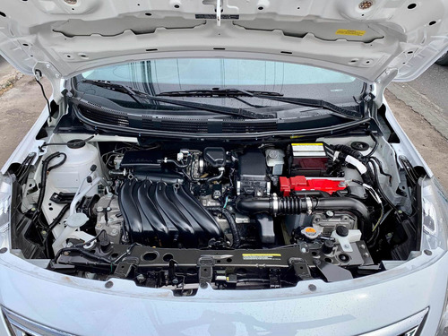 Imagen 11 de 15 de Nissan Versa 2015 1.6 Exclusive Navi At