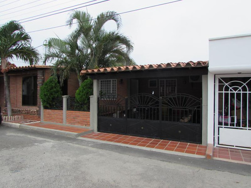 Casa En Venta En Villa Del Rosario. Cod V16018