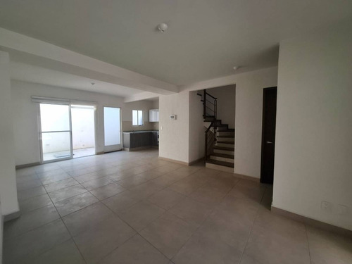 Casa Remodelada En Residencial Las Americas Lll Ecatepec Frente A Plaza Las Américas