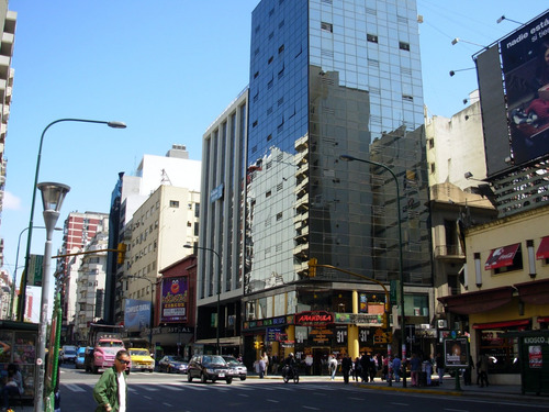 Av. Corrientes Y Montevideo. Dueño Vende Oficina 70 M2 En Excelente Ubicación E Impecable Estado. En Un Edificio Moderno Para Uso Profesional Y Comercial.