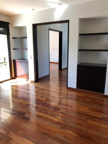 Casa En Alquiler - 4 Dormitorios 6 Baños - Cocheras - 1.224mts2 - Godoy Cruz