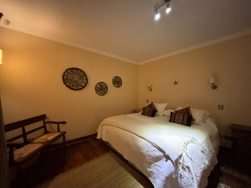 Exclusiva Propiedad Con Casa Principal Y Terreno De 9 Ha.