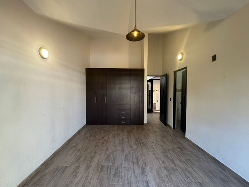 Casa En Venta De 1 Piso En Residencial La Virgen, Metepec, En Frente Del Parque Bicentenario