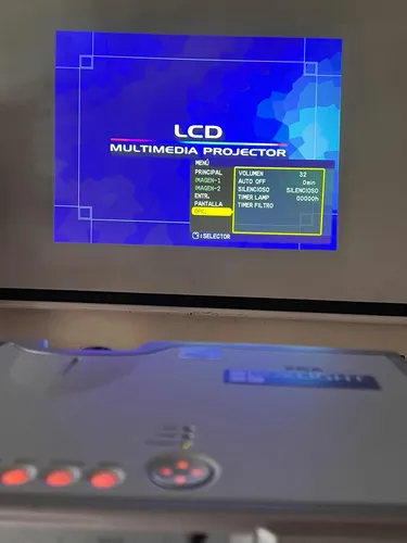 Proyector Hitachi 2000 Lumens Lamp. Nueva Convertidor Hdmi (Usado)