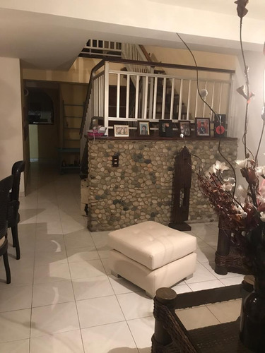 Imagen 10 de 13 de Se Vende Hermosa Casa Quinta Predio De Oportunidad En La Urb. Andres Bella La Mejor Zona De Maracay Aragua 04243785803
