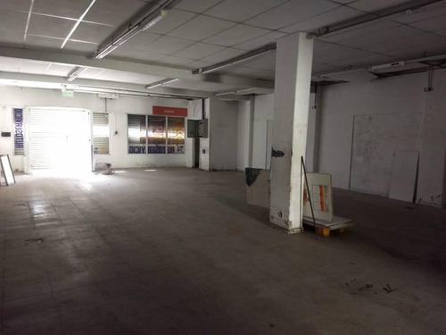 Imagen 2 de 10 de Excelente Propiedad Con Amplio Local En Venta Sobre Av. Luro