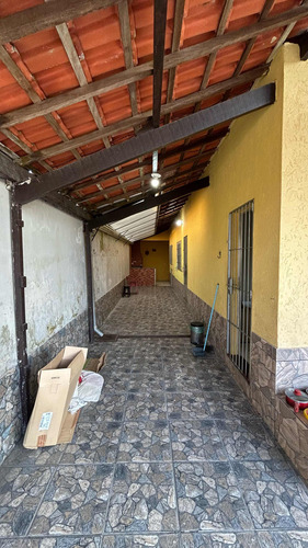 Casa 4 Quartos 2 Banheiros 250m2