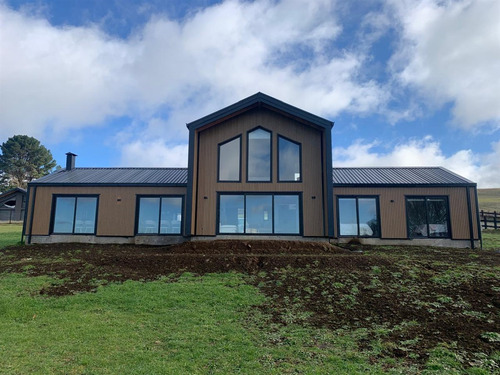 Casa En Venta De 4 Dorm. En Puerto Varas