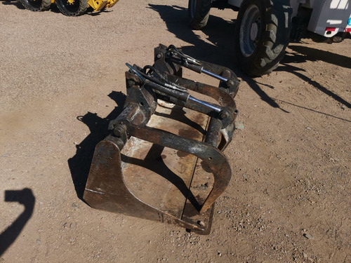 Imagen 1 de 5 de Bote Almeja O Grapa Hidraulica Para Minicargador Bobcat, Cat