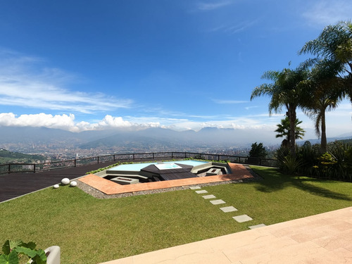 Se Vende Exclusiva Casa Campestre En El Alto Del Escobero Envigado!