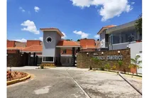 Comprar Yuraima Segura  Vende  Town House  En  Res Terrazas De Camoruco Urb Valles De Camoruco Valencia Estado Carabobo
