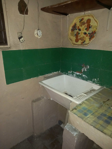 Imagen 13 de 15 de Casa A La Vta A Refaccionar Con Cochera