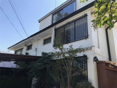 Casa En Venta De 5 Dorm. En Las Condes