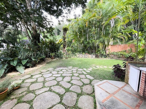 Alto Hatillo !! Hermosa Casa Con Vista Al Ávila, Impecable Cuidado Y Mantenimiento, 1.647 M2 Terreno, 408 M2 Constr., 4 Hab, 7 Baños, 6 Pe, Amplio Y Bello Anexo, Calle Cerrada Con Vigilancia Y Pozo