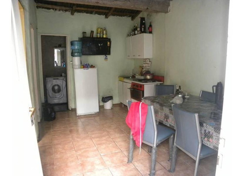 Imagen 9 de 14 de Casa De Material En Dos Plantas, Techo De Losa. Escritura.