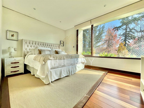 Casa En Arriendo De 5 Dorm. En Las Condes