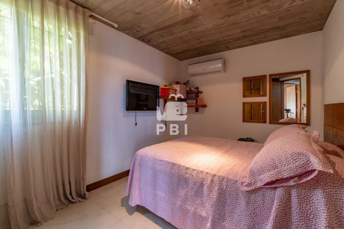 Casa En Venta El Acantilado 4 Dormitorios En Punta Ballena - Ref : Pbi723