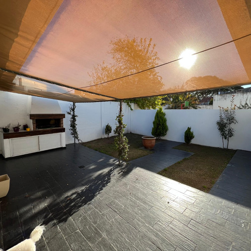 Vendo Casa De 4 Dormitorios En Barrio Parque Chacabuco Con Excelente Ubicación
