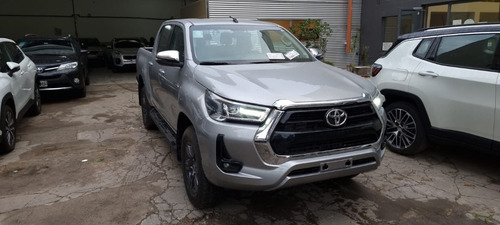 Imagen 19 de 23 de Toyota Hilux Srv 4x4 Unica Solo 500 Km At Gs