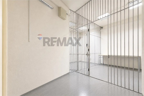 Local Comercial 1.002 M² Paseo Huérfanos