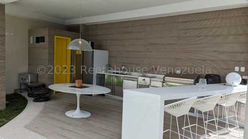 Ms: 24-3353 Vendemos Espectacular Y Nueva Casa En Loma Linda, El Hatillo. A=680m2, 4h, 5b, 11p.