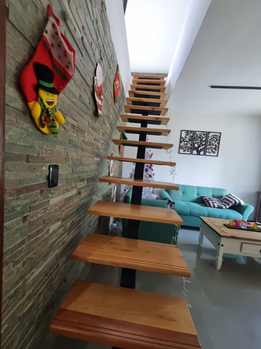 Casa 4 Dormitorios Impecable Gran Terreno Barbacoa